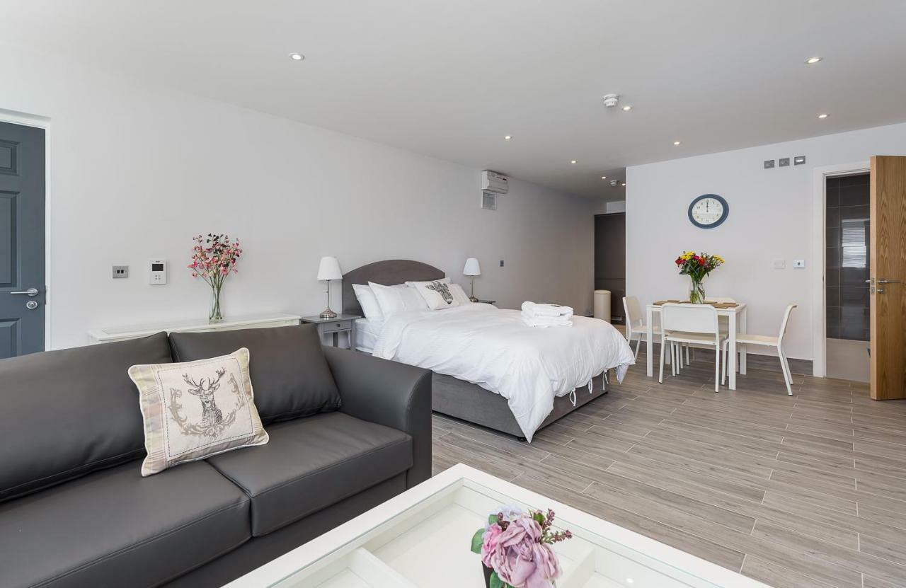 The Lion Gate Apartments East Molesey Luaran gambar