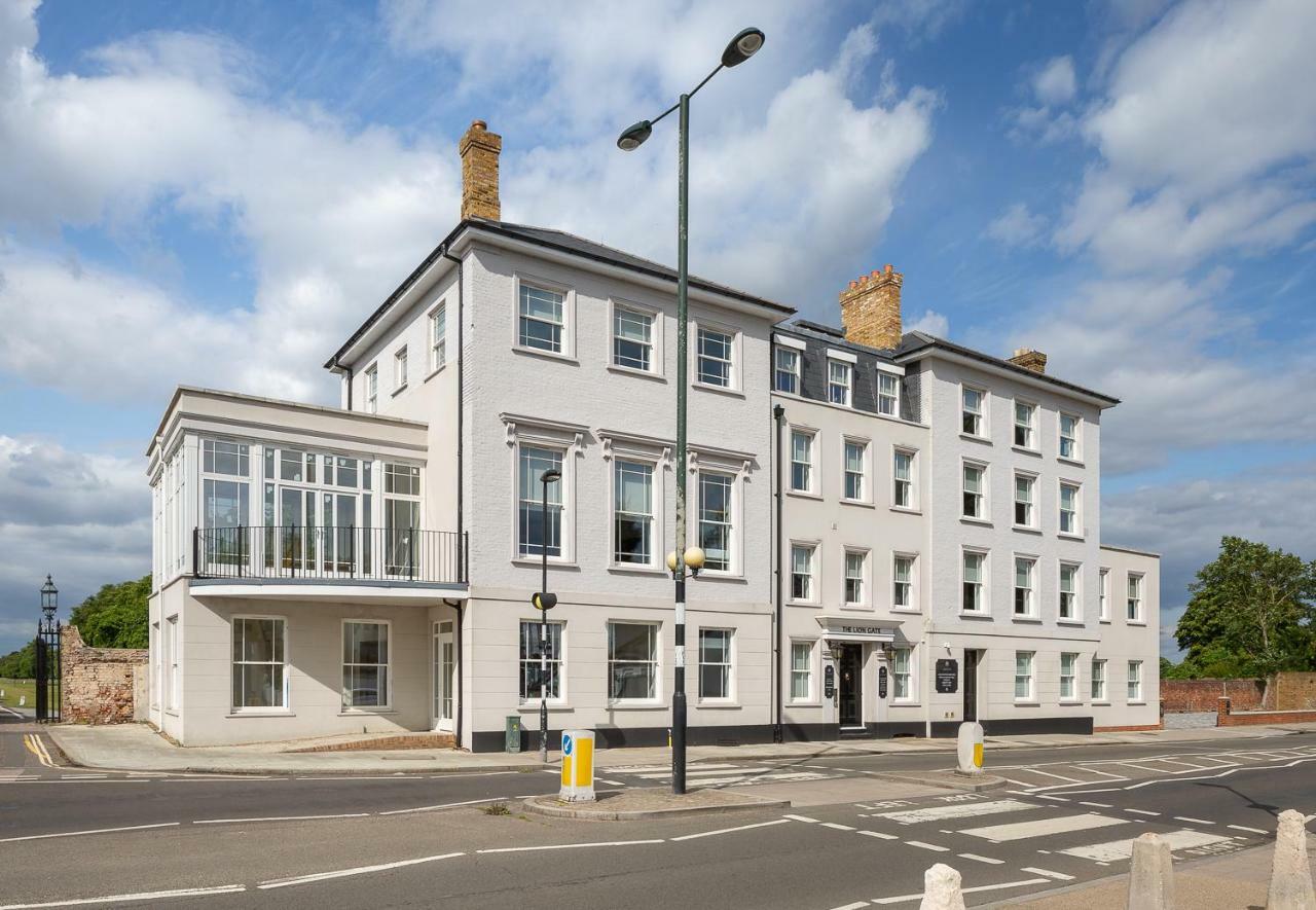 The Lion Gate Apartments East Molesey Luaran gambar