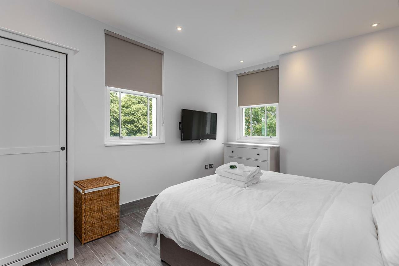 The Lion Gate Apartments East Molesey Luaran gambar