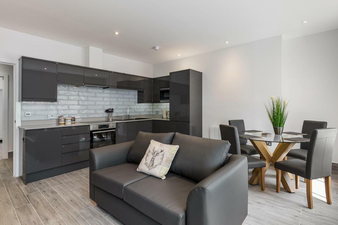 The Lion Gate Apartments East Molesey Luaran gambar