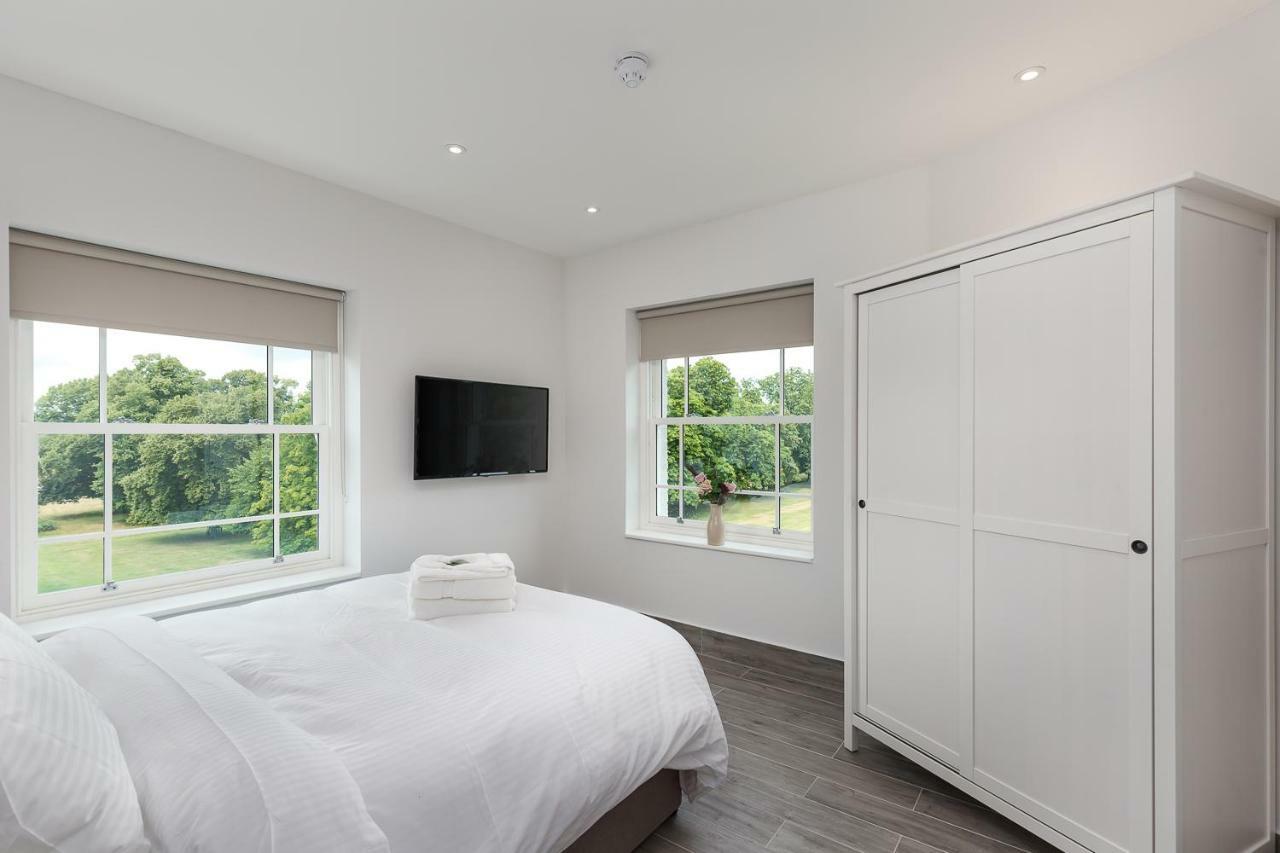 The Lion Gate Apartments East Molesey Luaran gambar