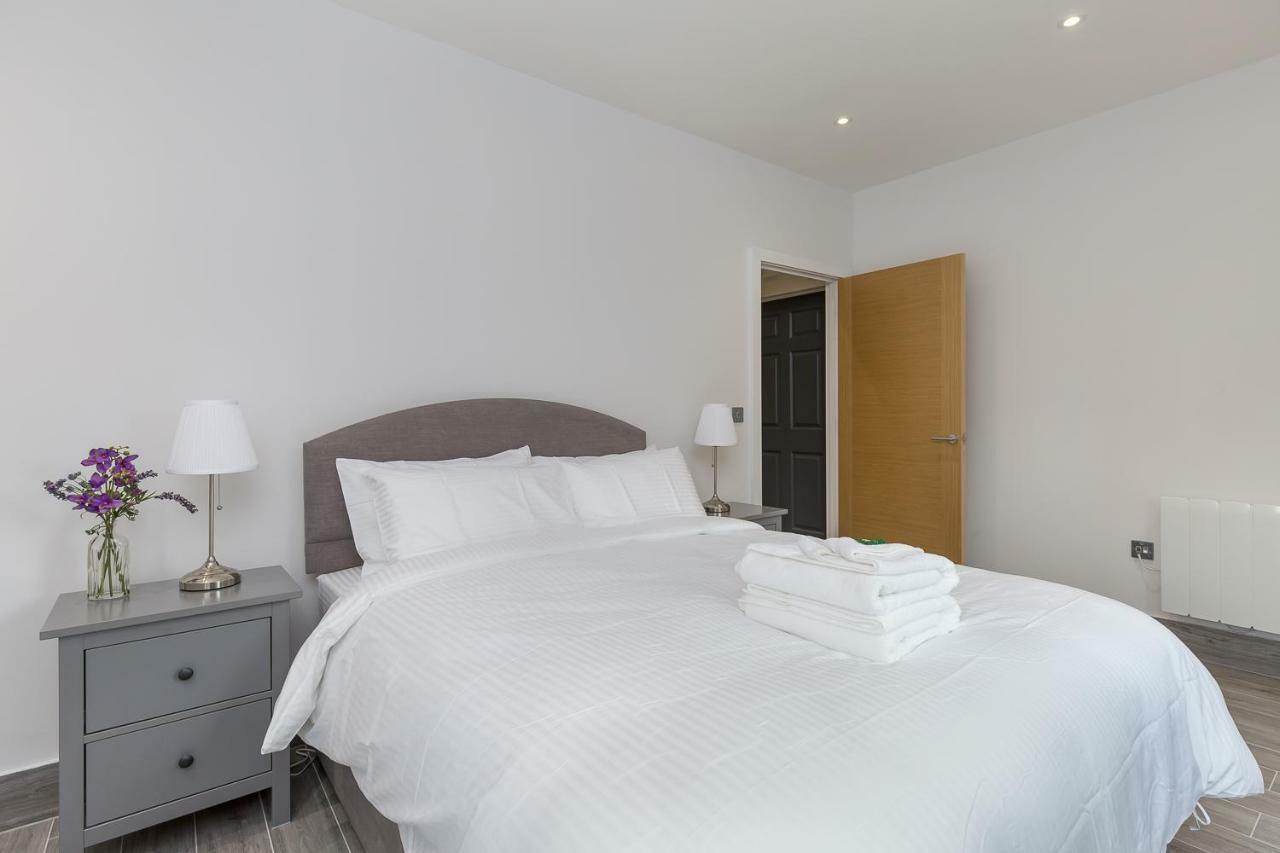 The Lion Gate Apartments East Molesey Luaran gambar