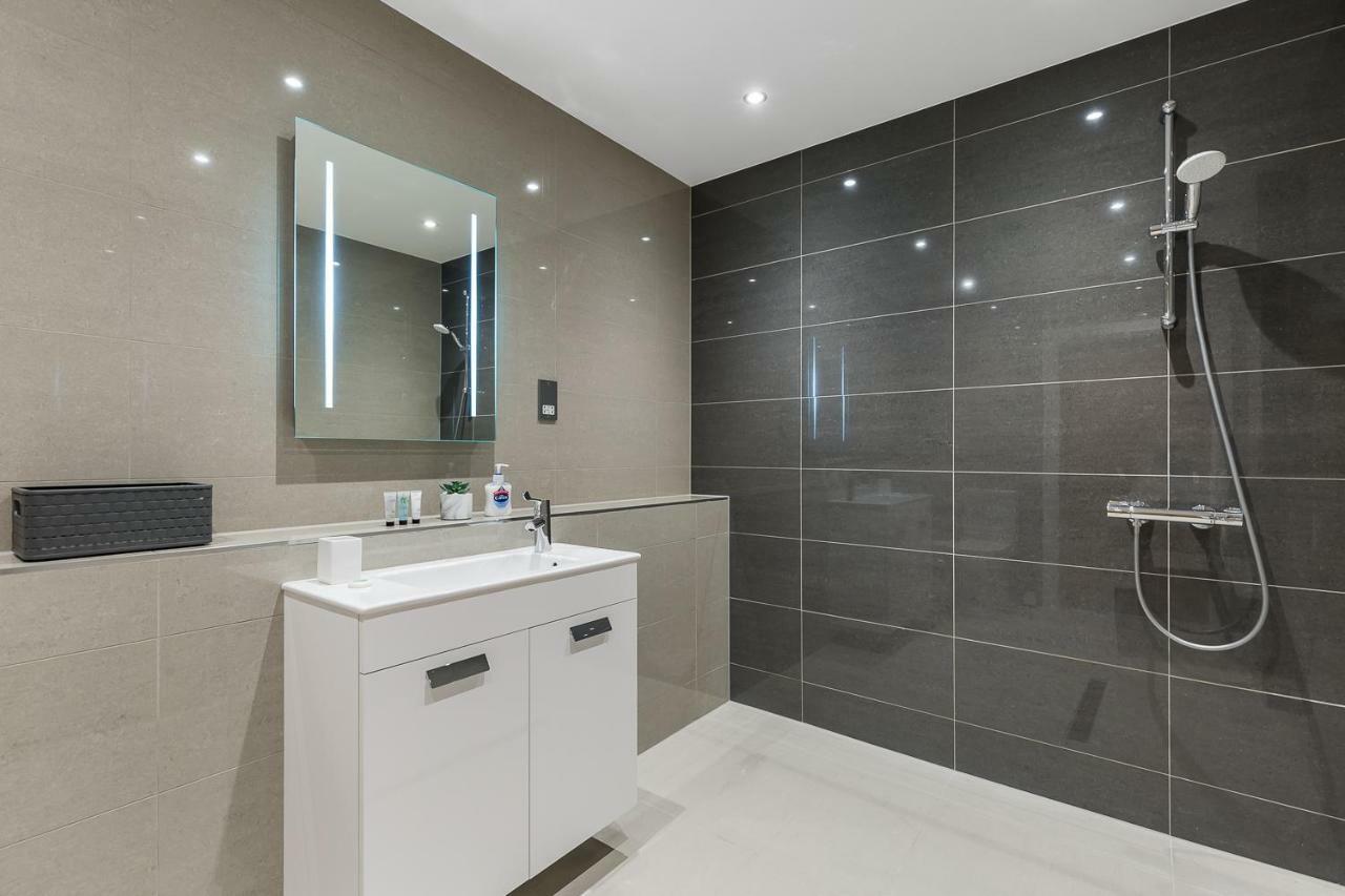 The Lion Gate Apartments East Molesey Luaran gambar