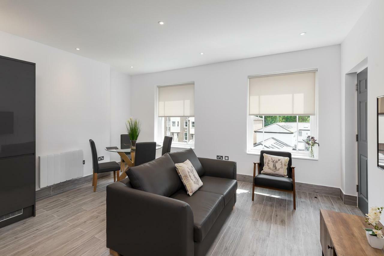 The Lion Gate Apartments East Molesey Luaran gambar