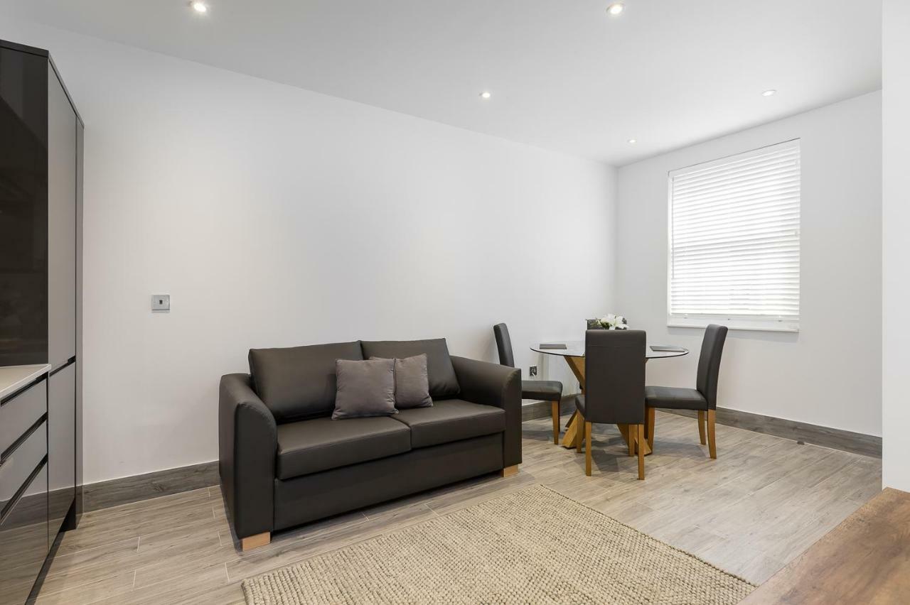 The Lion Gate Apartments East Molesey Luaran gambar