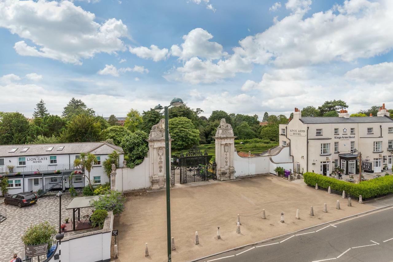 The Lion Gate Apartments East Molesey Luaran gambar