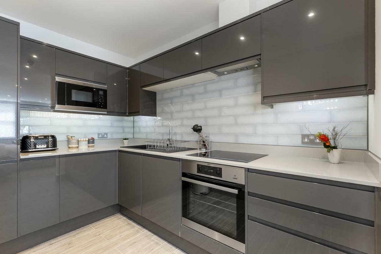 The Lion Gate Apartments East Molesey Luaran gambar