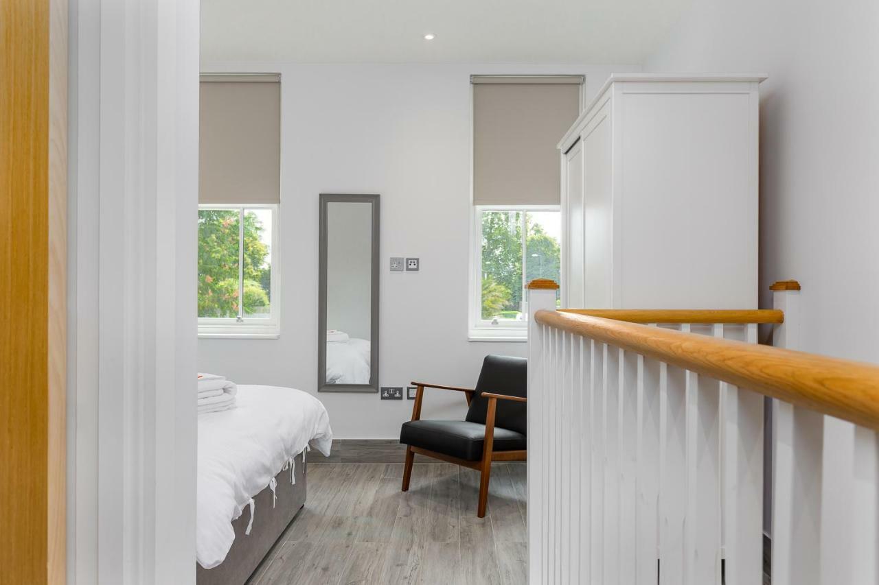 The Lion Gate Apartments East Molesey Luaran gambar
