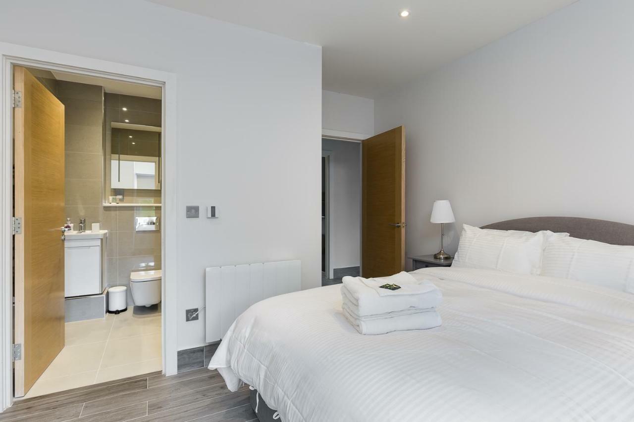 The Lion Gate Apartments East Molesey Luaran gambar