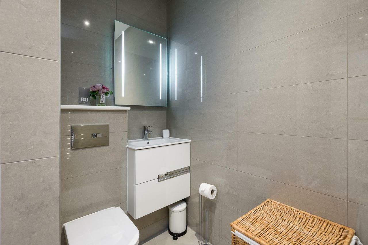 The Lion Gate Apartments East Molesey Bilik gambar